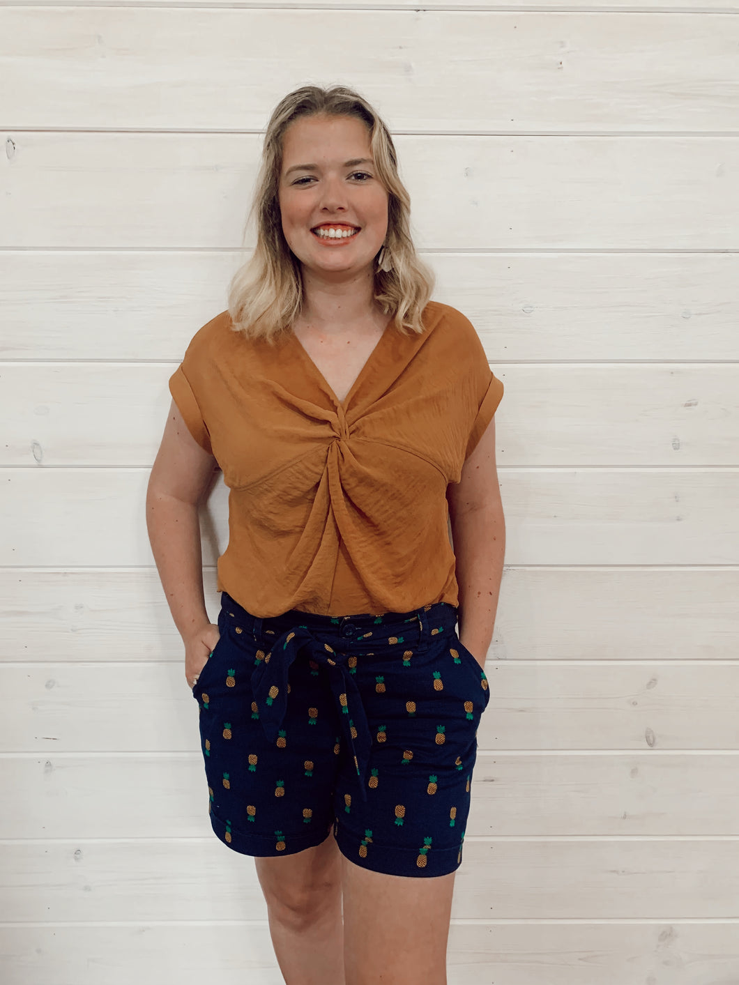 Pineapple shorts with tie
