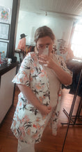 Load image into Gallery viewer, Flower Print Kimono w/ flare sleeves
